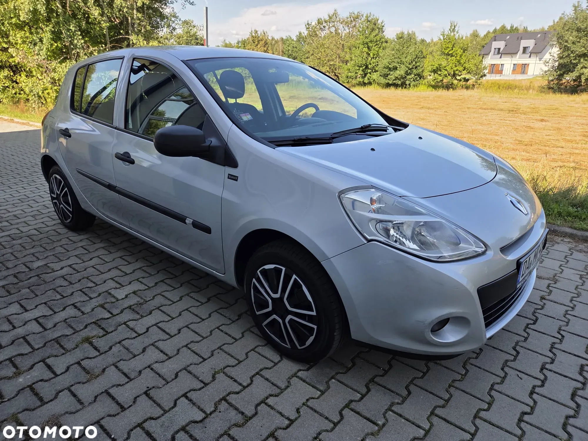 Renault Clio 1.2 16V 75 Yahoo - 10