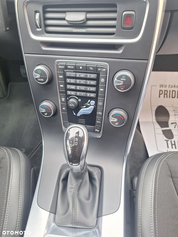 Volvo V60 Cross Country D3 Geartronic Kinetic - 26