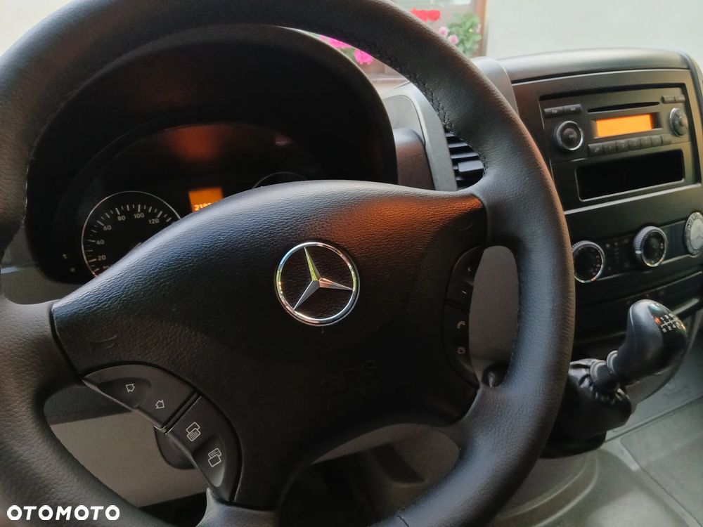 Mercedes-Benz Sprinter - 12