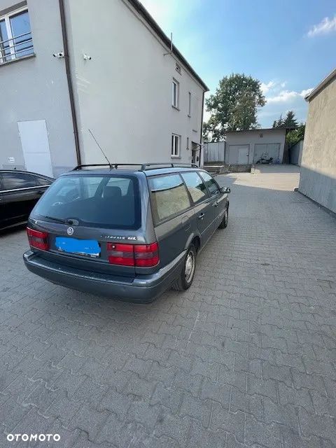 Volkswagen Passat - 4