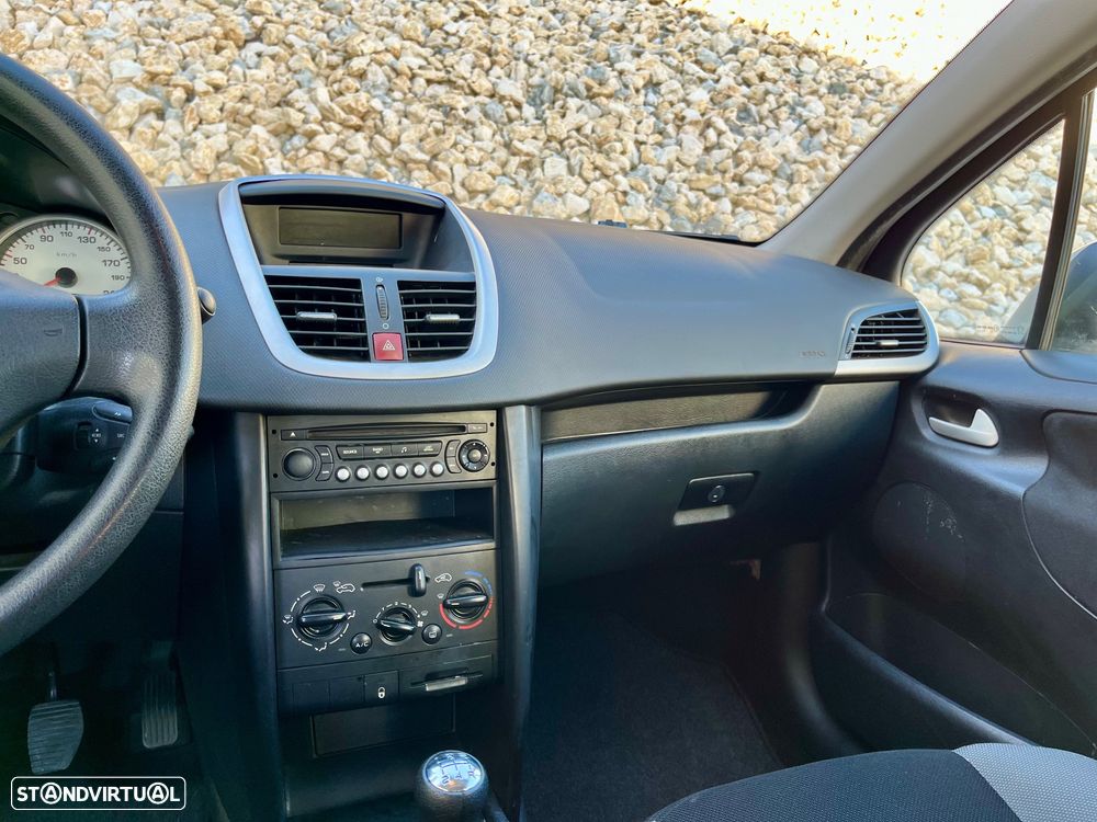 Peugeot 207 1.4 16V Trendy - 24