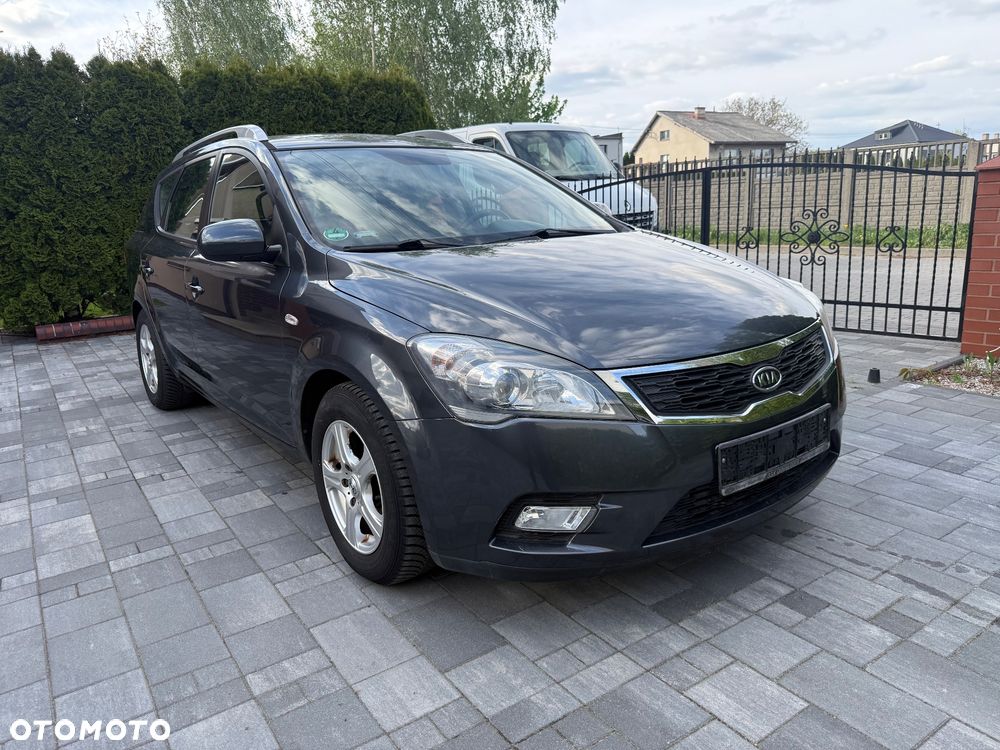 Kia Ceed 1.4 CVVT Dream-Team Edition - 4