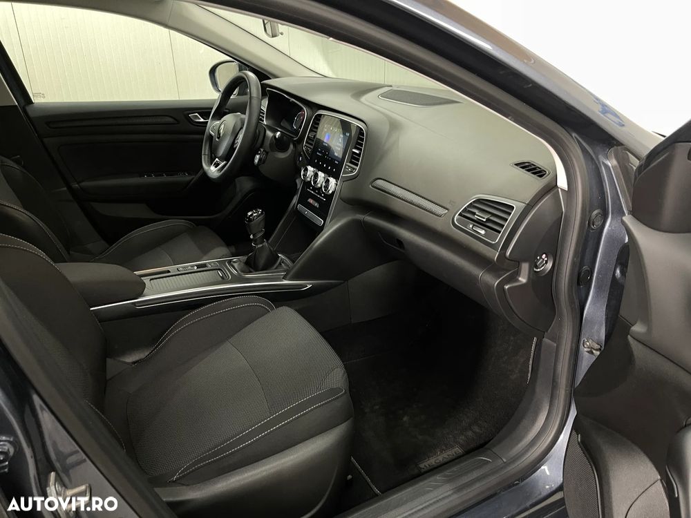 Renault Megane TCE 140 Equilibre - 9