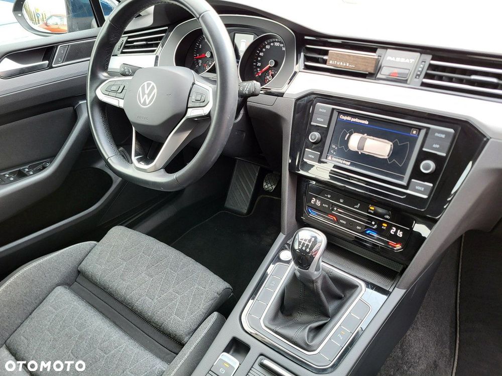 Volkswagen Passat - 12