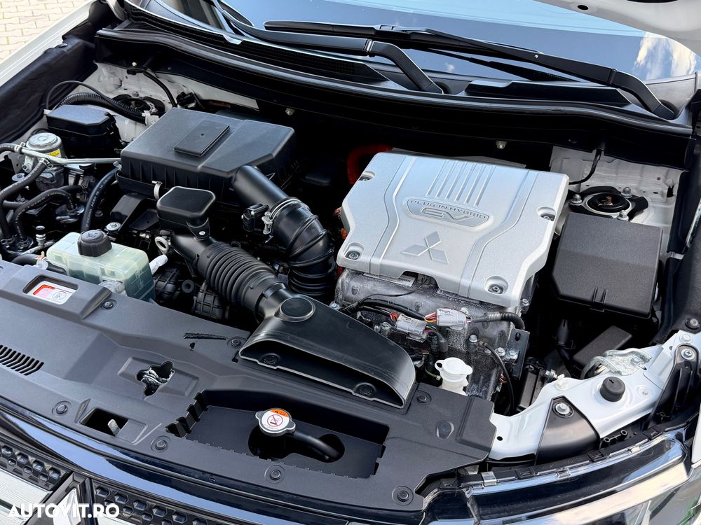 Mitsubishi Outlander ver-2-4-4wd-plug--in-hybrid-top - 37
