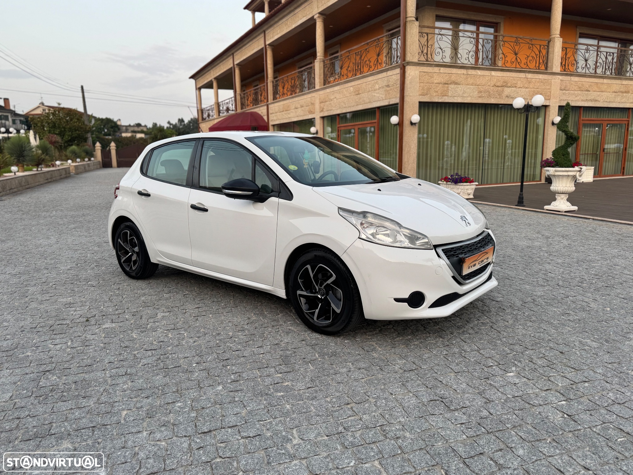 Peugeot 208 1.4 HDi Allure - 21