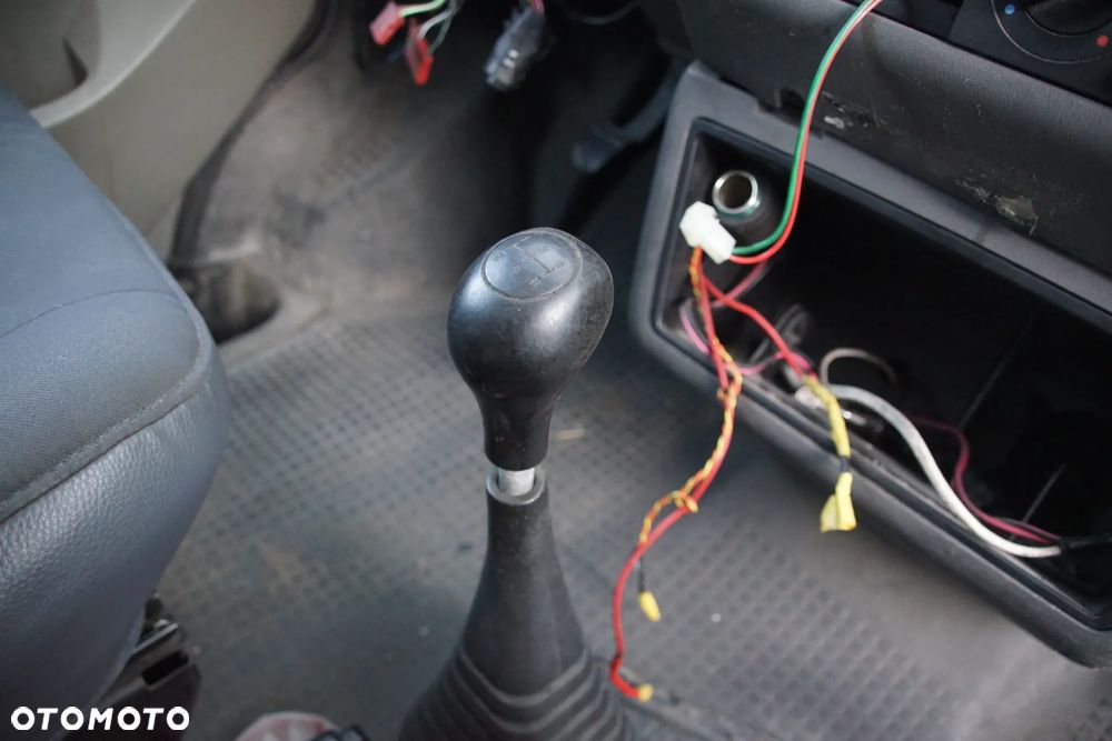 Auto na części - Volkswagen Transporter T4 Lift 2.5 TDI 102 KM ACV DXZ L902 2002R Silnik Skrzynia Drzwi Maska Klapa Błotnik Zderzak Lusterko Lampa Deska Kokpit Sterownik Moduł Czujnik Licznik Panel Kierownica - 13