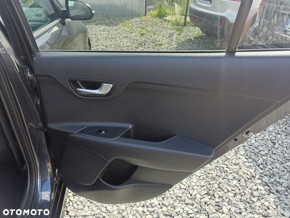 Kia Rio - 33