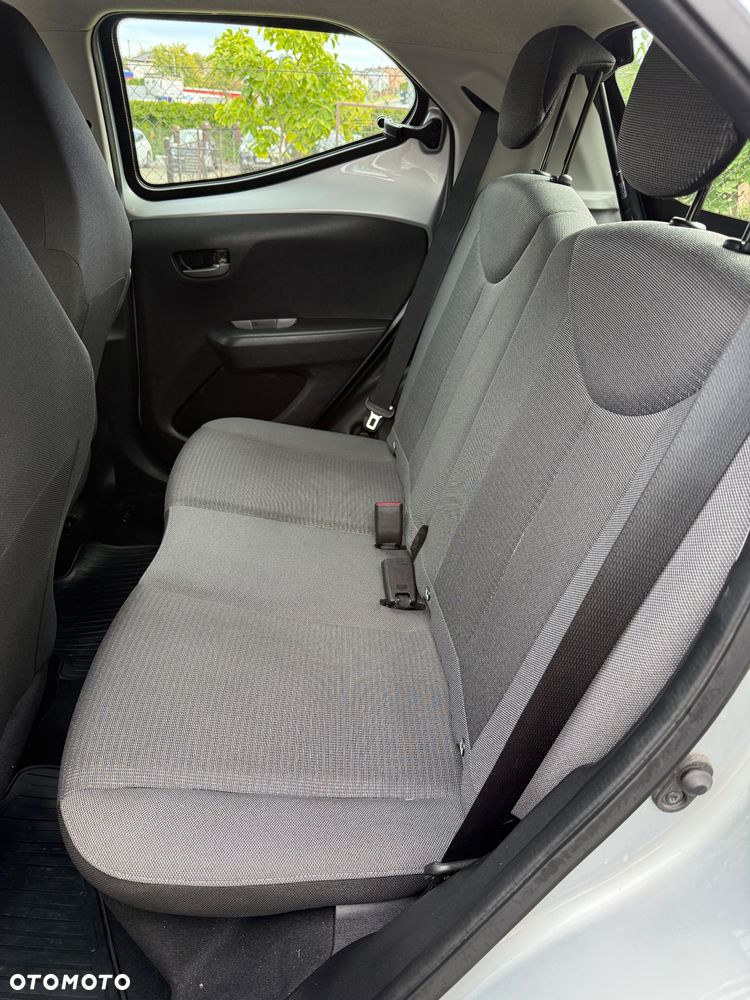 Toyota Aygo x.shift x-play connect - 11