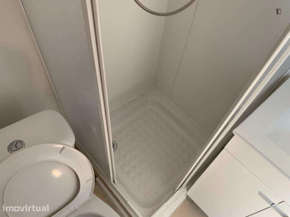 Quarto - localizado em Caparica Lisbon - Grande imagem: 2/6