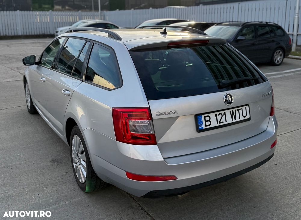 Skoda Octavia 1.6 TDI DSG Ambition - 5