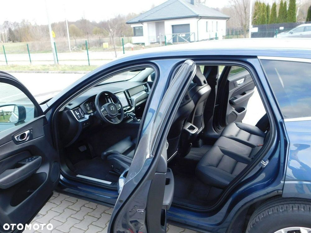 Volvo XC 60 D4 Momentum Pro - 12