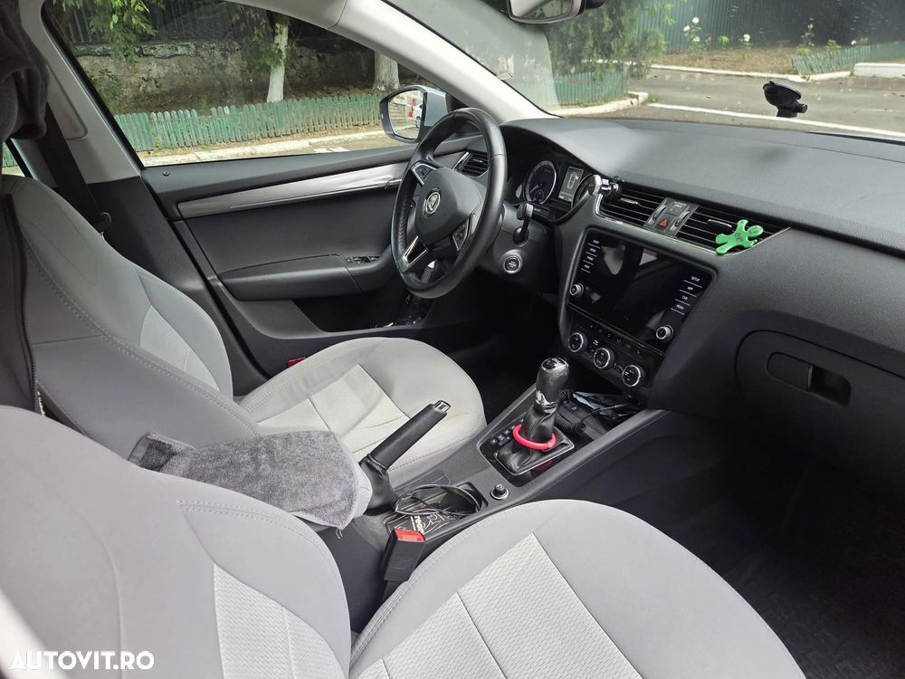 Skoda Octavia 1.5 TSI DSG MHEV Style - 9