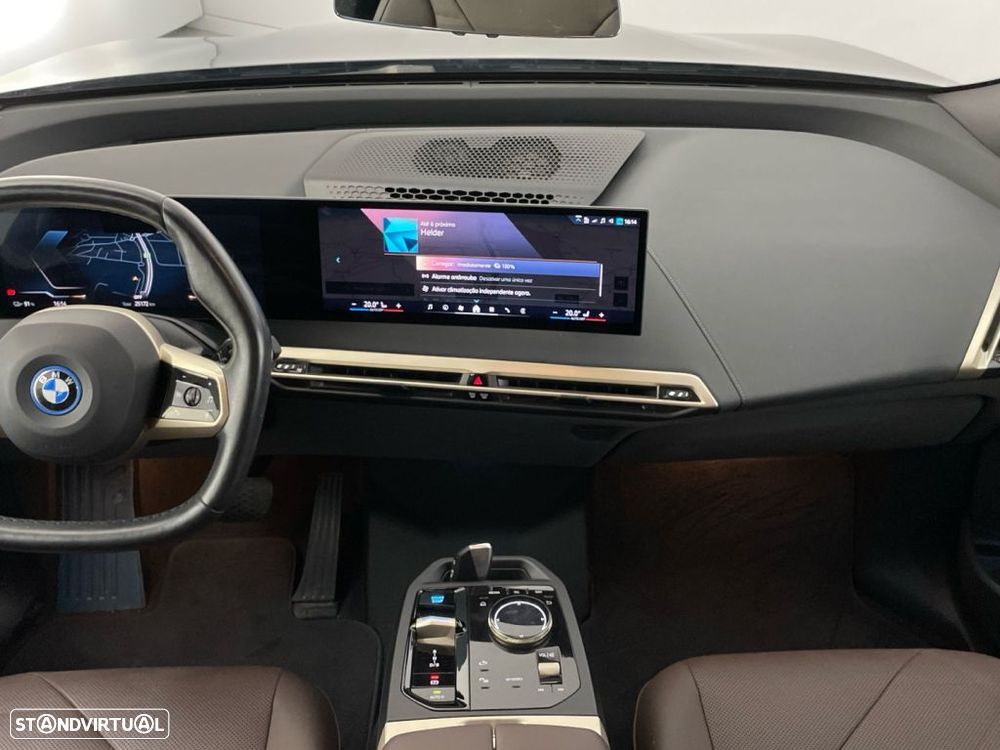 BMW iX xDrive 40 - 10