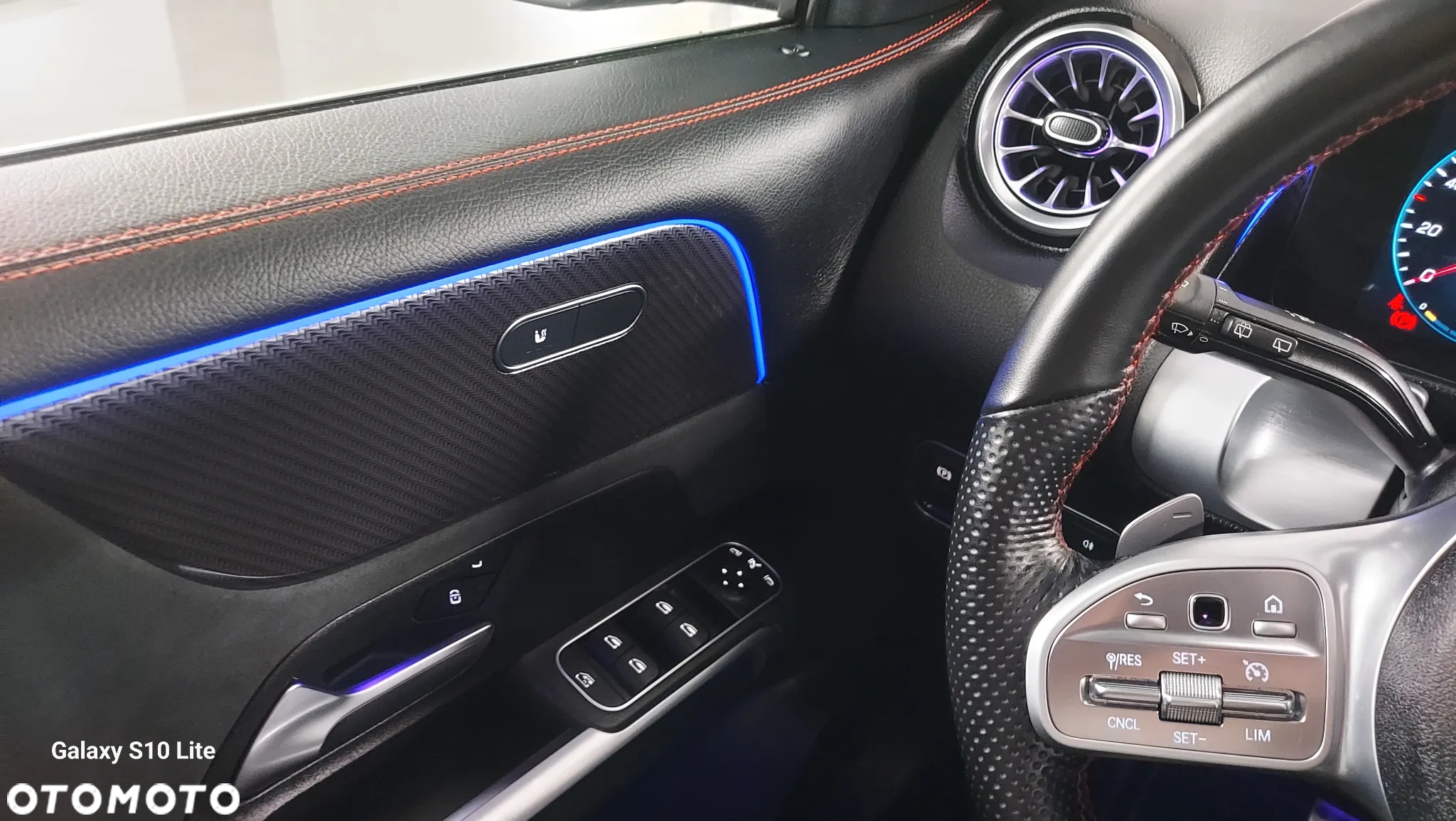 Mercedes-Benz GLB 220 d 4Matic 8G-DCT AMG Line - 18