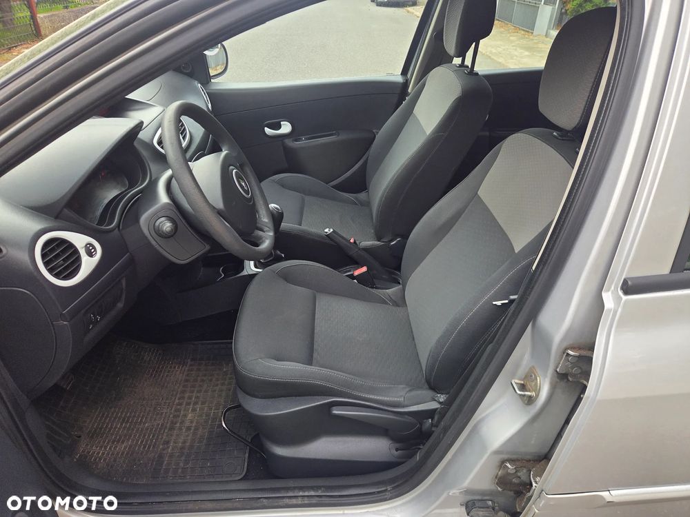 Renault Clio - 18