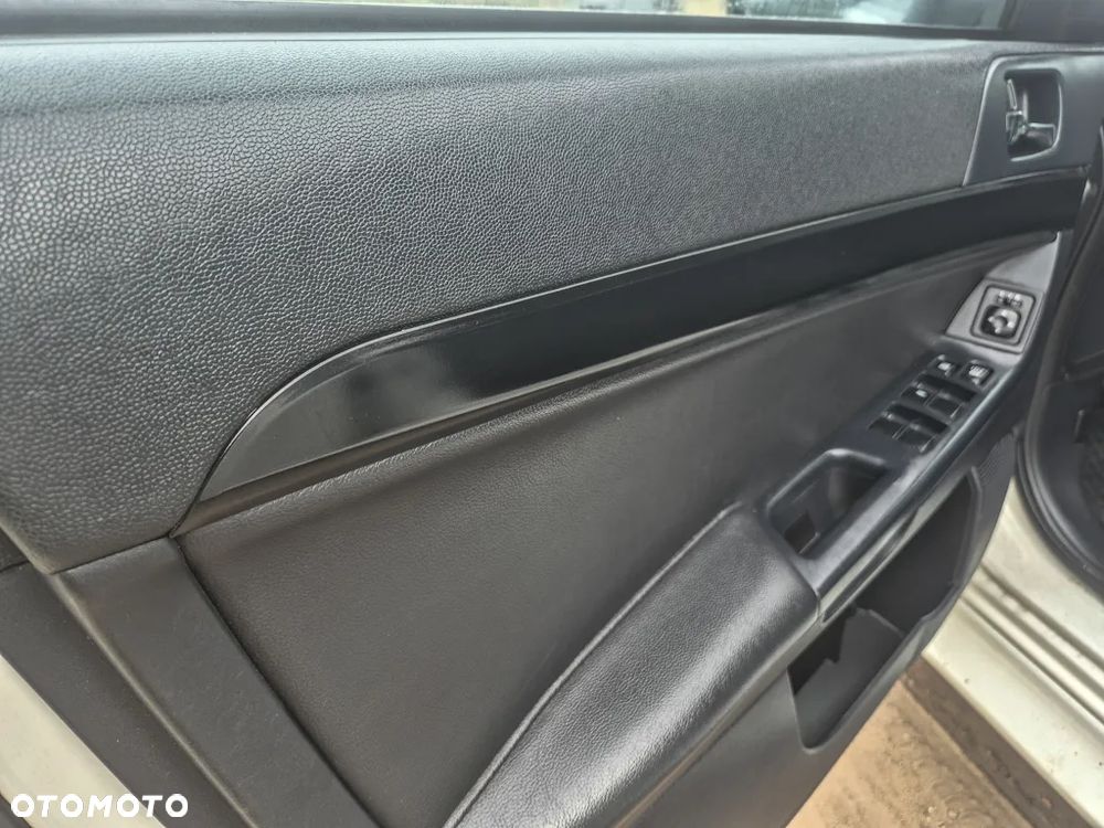 Mitsubishi Lancer 1.6 Intense - 8