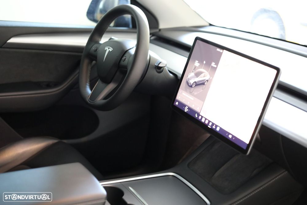 Tesla Model Y Long-Range RWD - 25
