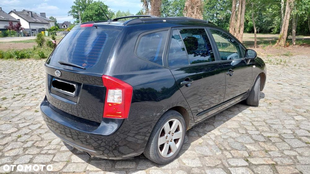 Kia Carens - 2