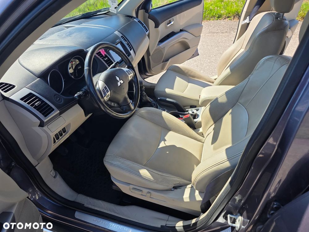 Mitsubishi Outlander - 13