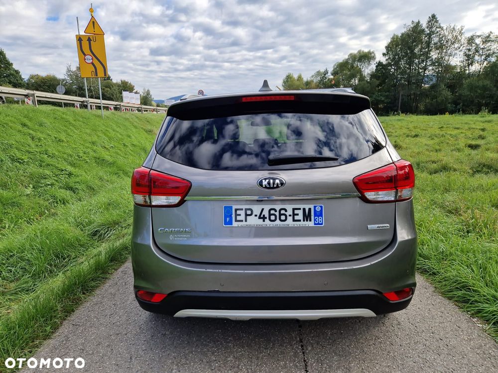 Kia Carens - 4