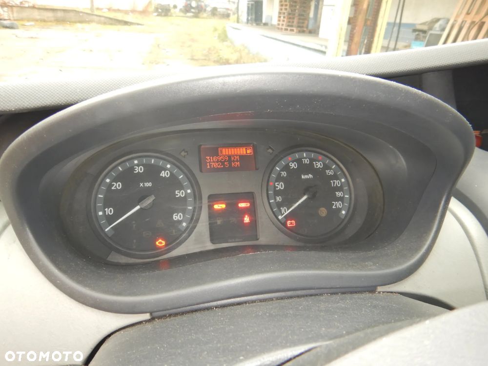 Renault Trafic 2.0 dCi - 12