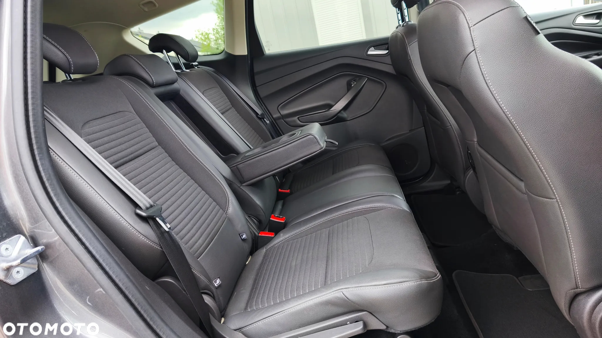 Ford Kuga 1.5 EcoBoost 2x4 Titanium - 30
