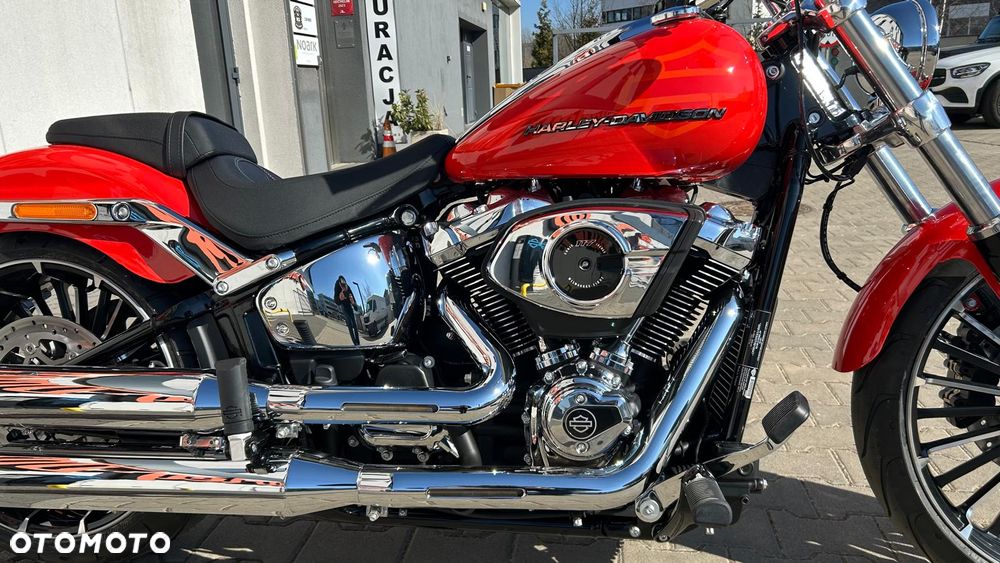 Harley-Davidson Softail Breakout - 11