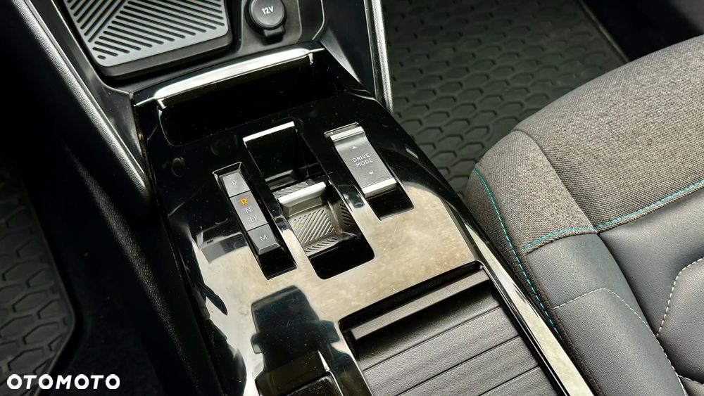 Citroën C4 PureTech 130 Stop&Start EAT8 SHINE - 15