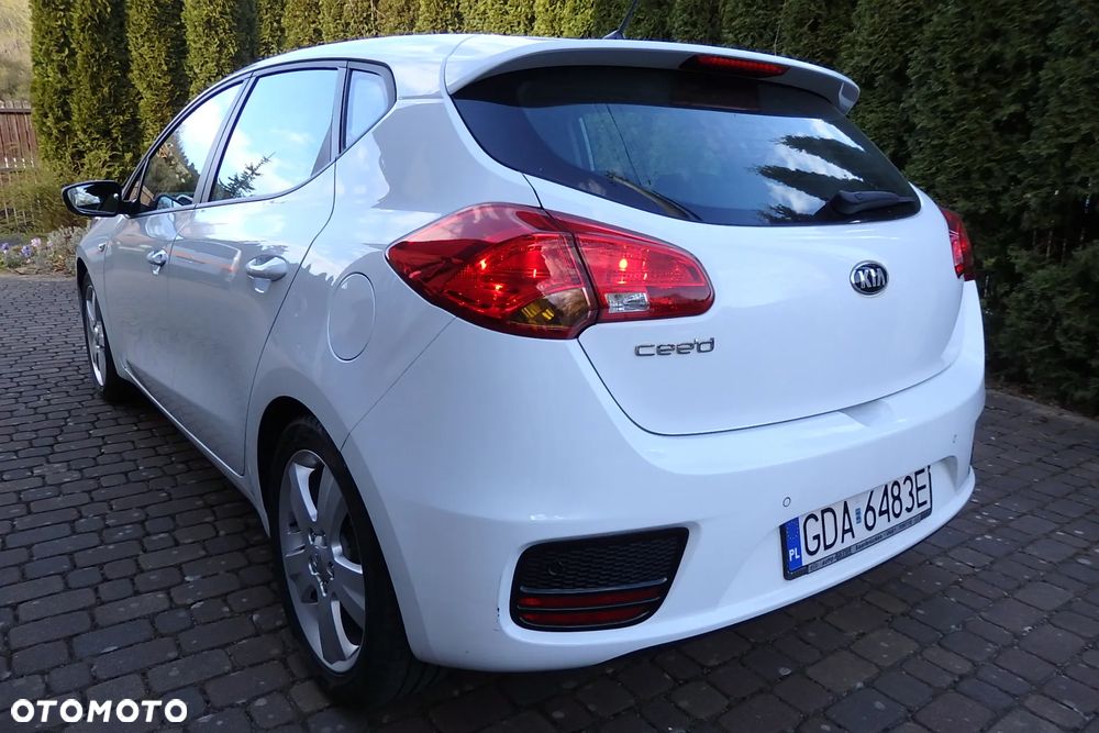 Kia Ceed - 9