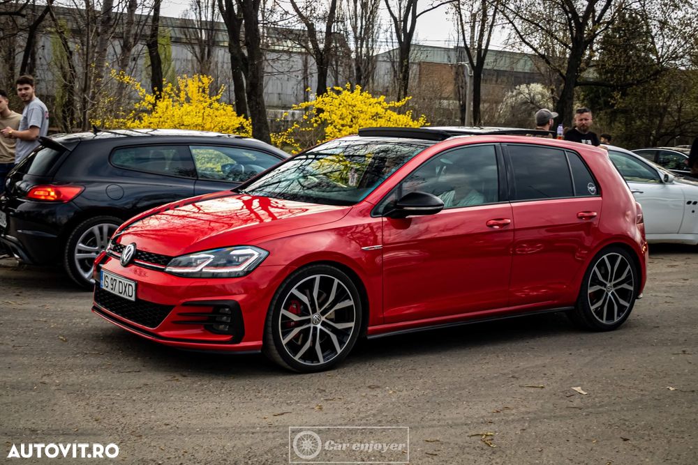 Volkswagen Golf - 2