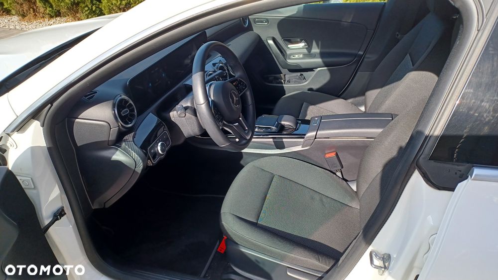 Mercedes-Benz CLA 200 7G-DCT - 10