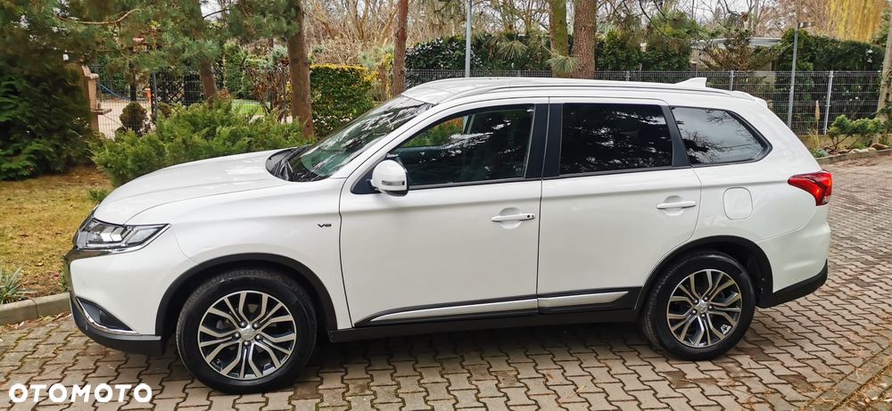 Mitsubishi Outlander - 2