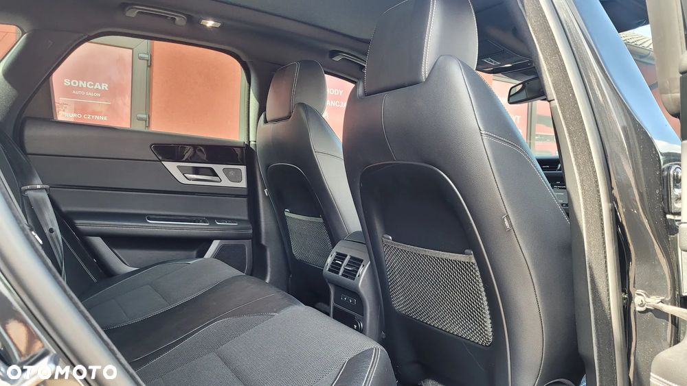 Jaguar XF 20d Portfolio - 13