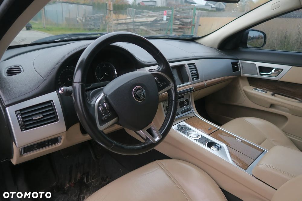 Jaguar XF 2.2 D Premium Luxury - 10