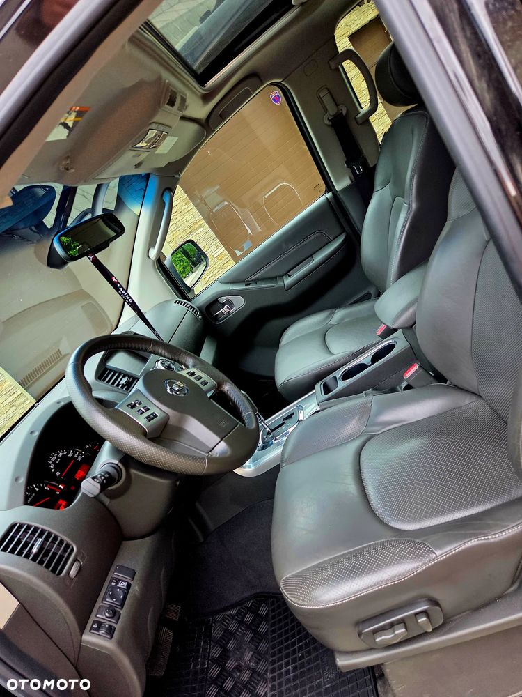 Nissan Navara 3.0 D V6 Platinum Long EU5 - 7