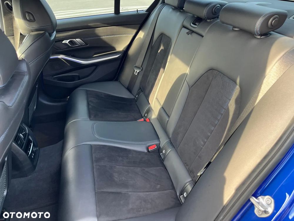 BMW Seria 3 318d M Sport - 23