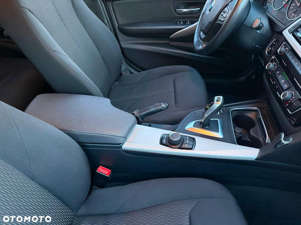 BMW Seria 3 318i Advantage - 29