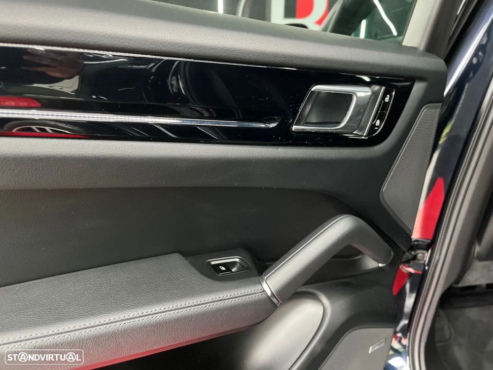 Porsche Cayenne Coupé E-Hybrid - 42