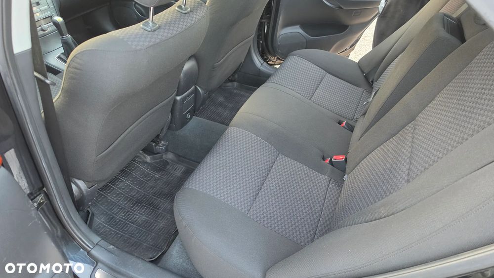 Toyota Avensis 2.0 VVT-i Sol - 23