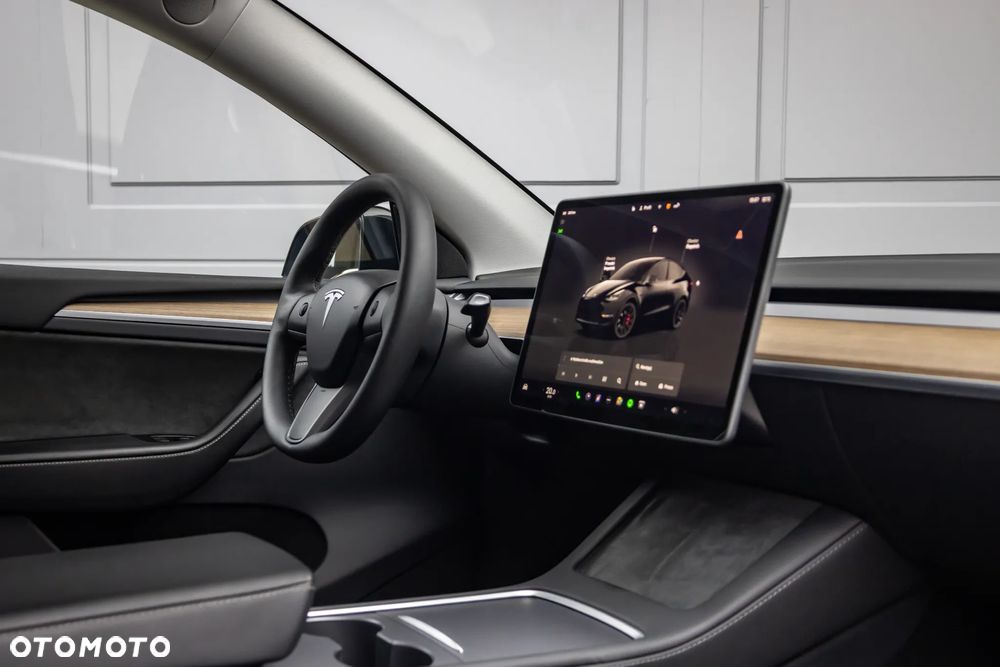 Tesla Y Performance AWD - 5