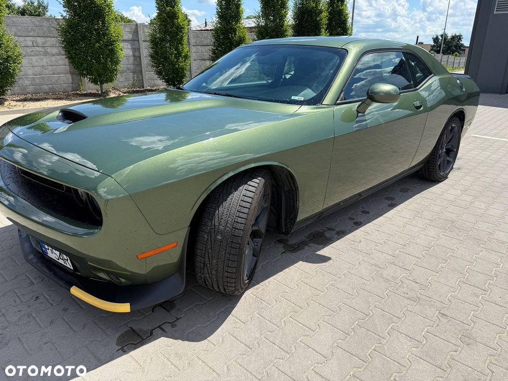 Dodge Challenger - 1