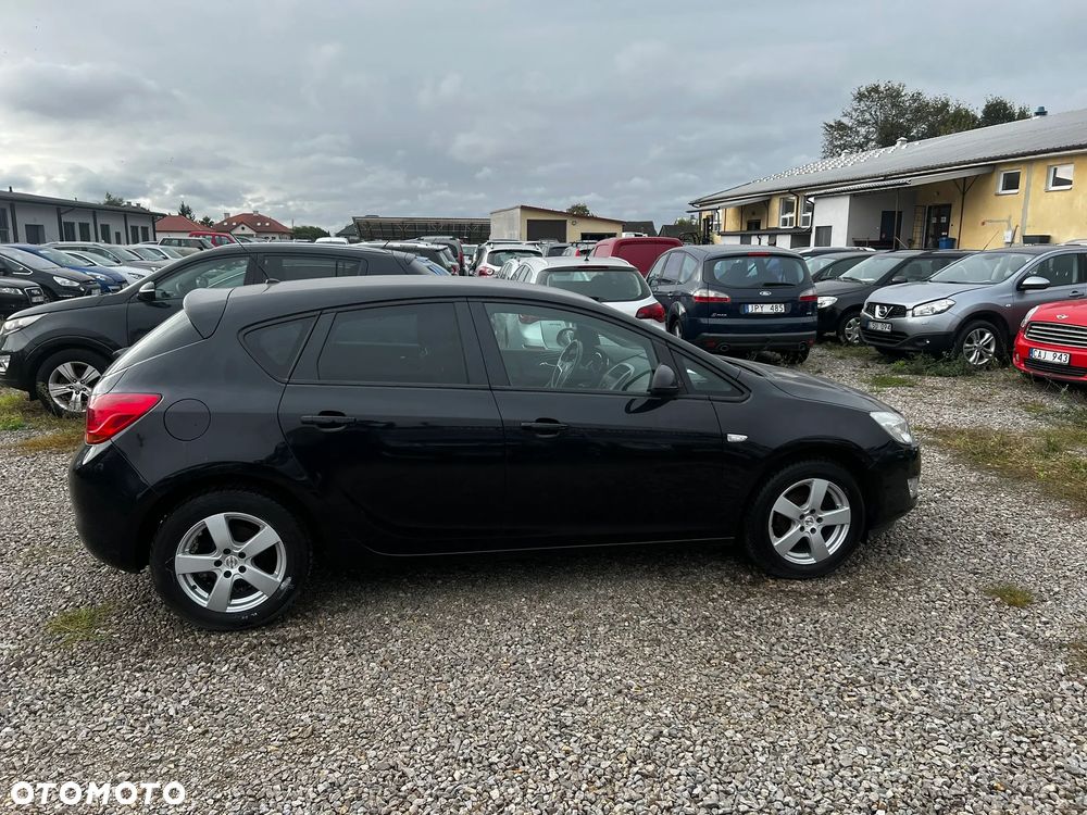 Opel Astra 1.6 Design Edition - 11
