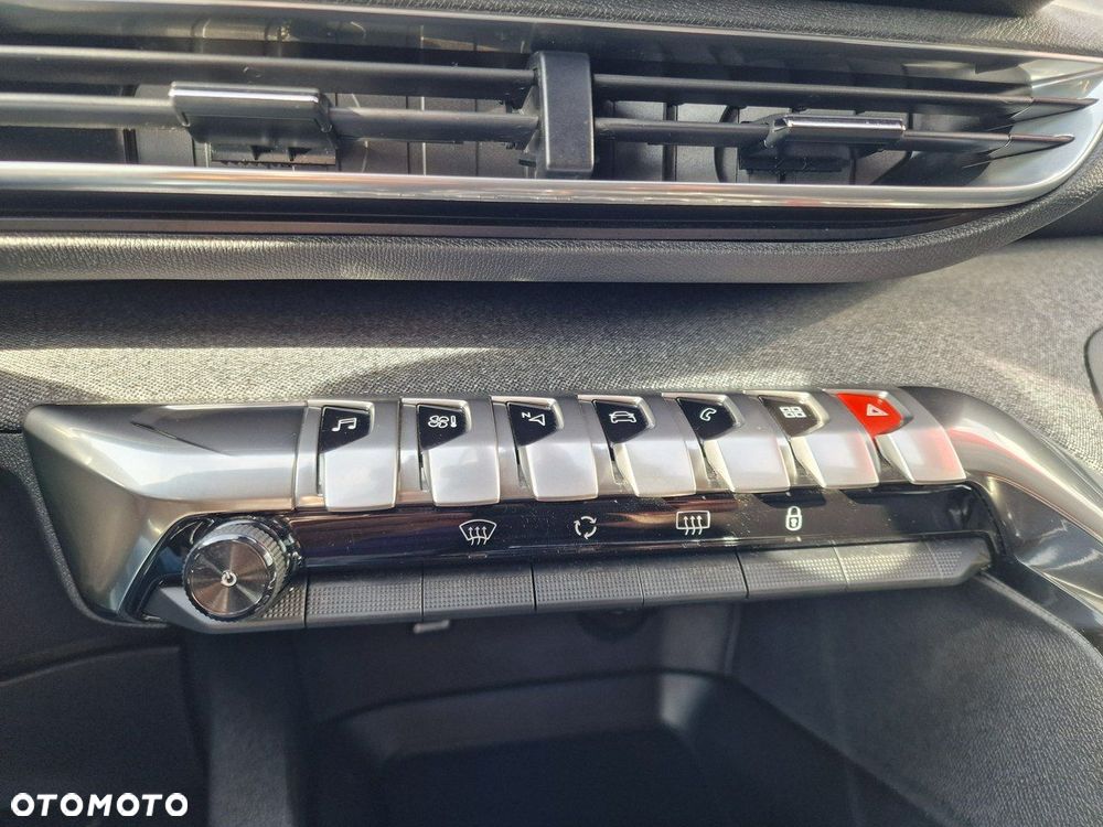 Peugeot 3008 1.6 PureTech Hybrid PHEV Allure S&S EAT8 - 31