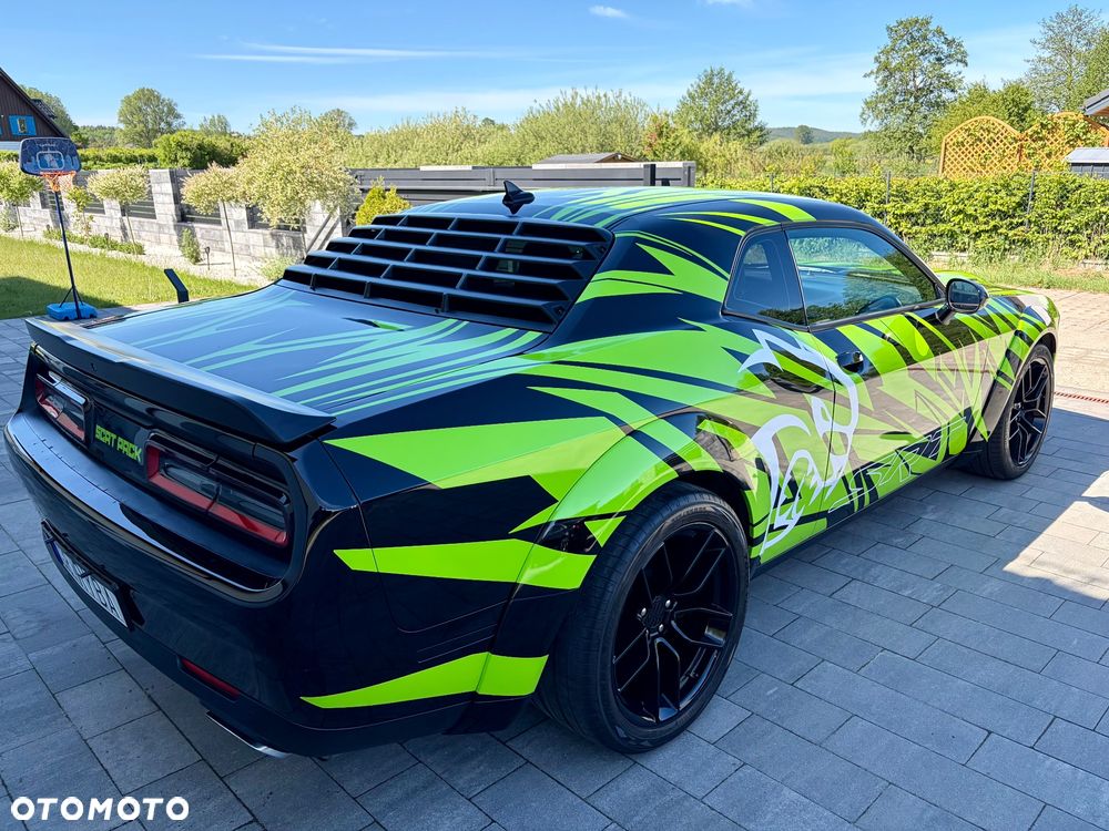 Dodge Challenger - 4