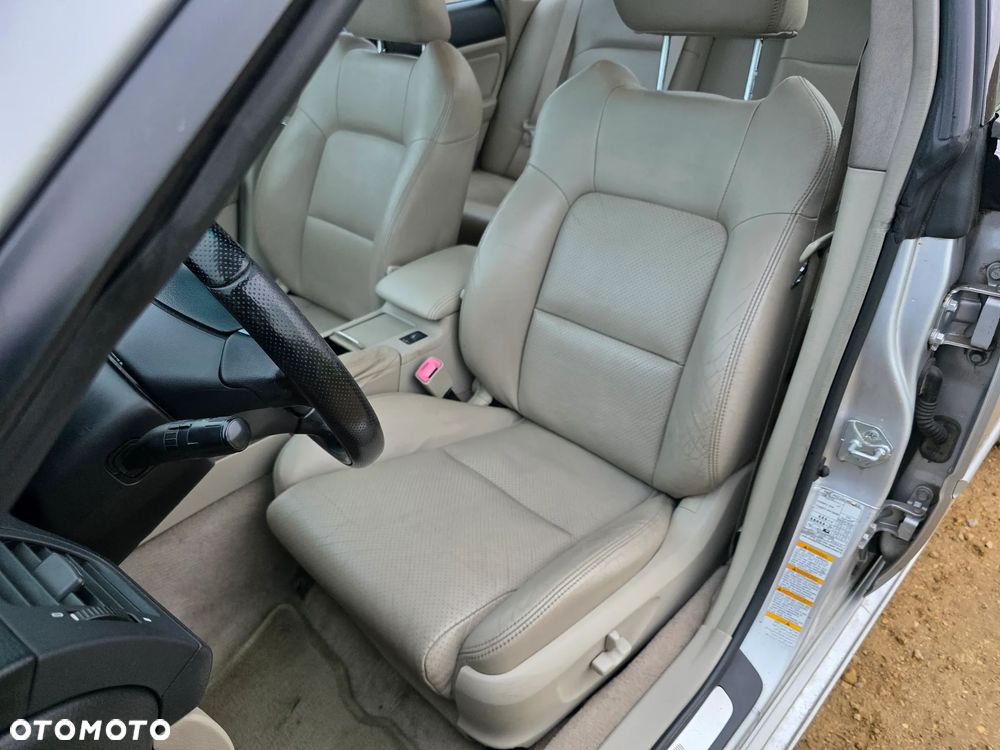 Subaru Legacy - 27