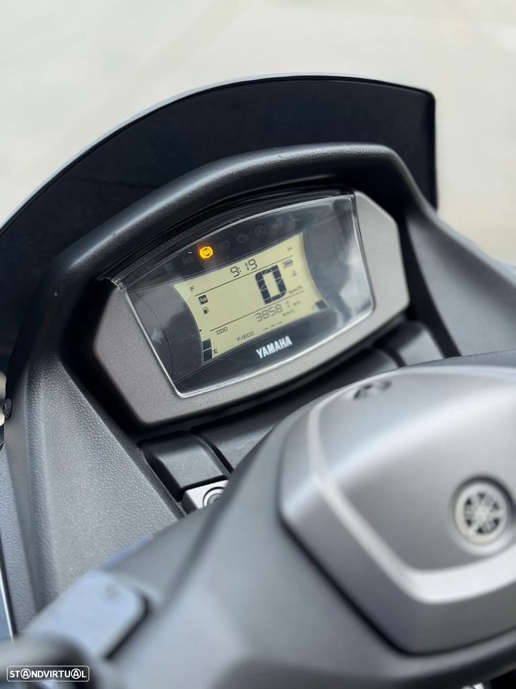 Yamaha NMAX - 12