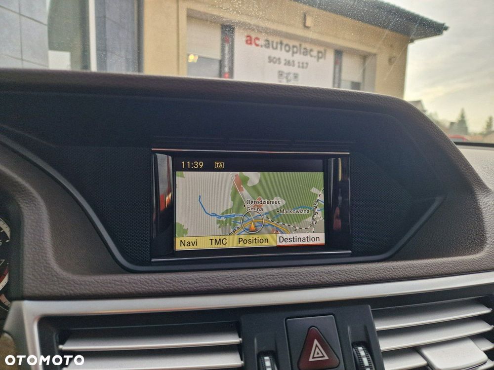 Mercedes-Benz Klasa E 250 BlueEFFICIENCY 7G-TRONIC Elegance - 27