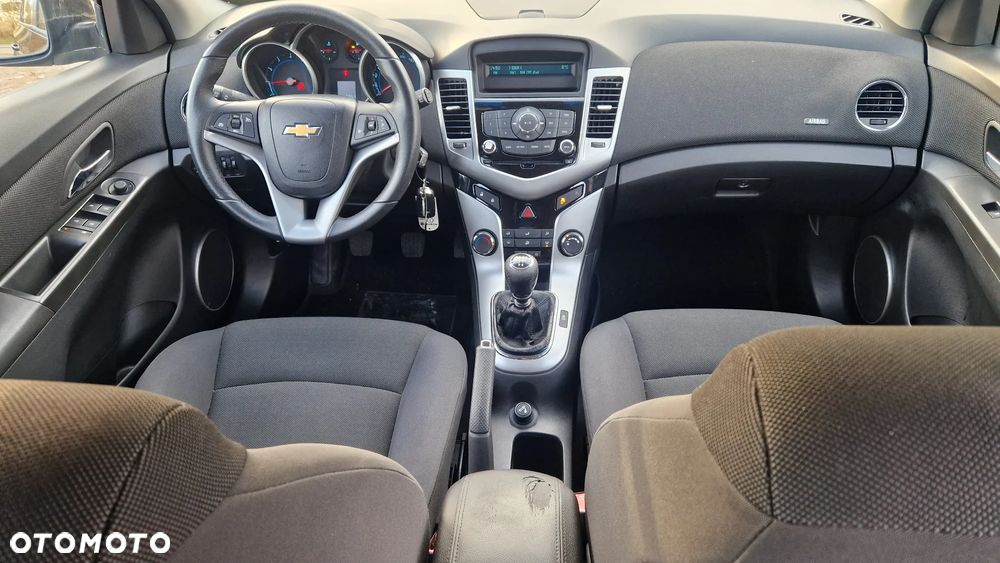 Chevrolet Cruze 1.6 LT - 12