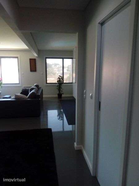 T2 Triplex (poderá ser T3) em Canelas - Grande imagem: 4/12
